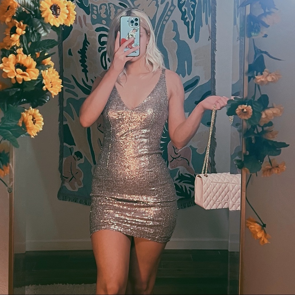 Lulus Matte Bronze Sequin V-Neck Bodycon Mini Dress Size XS
